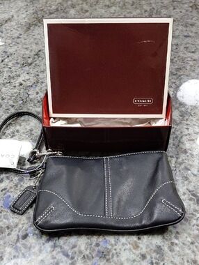"Coach" NWT,4x6 in. Black Leather Wristlet with White Contrast Stitching. NEW!!